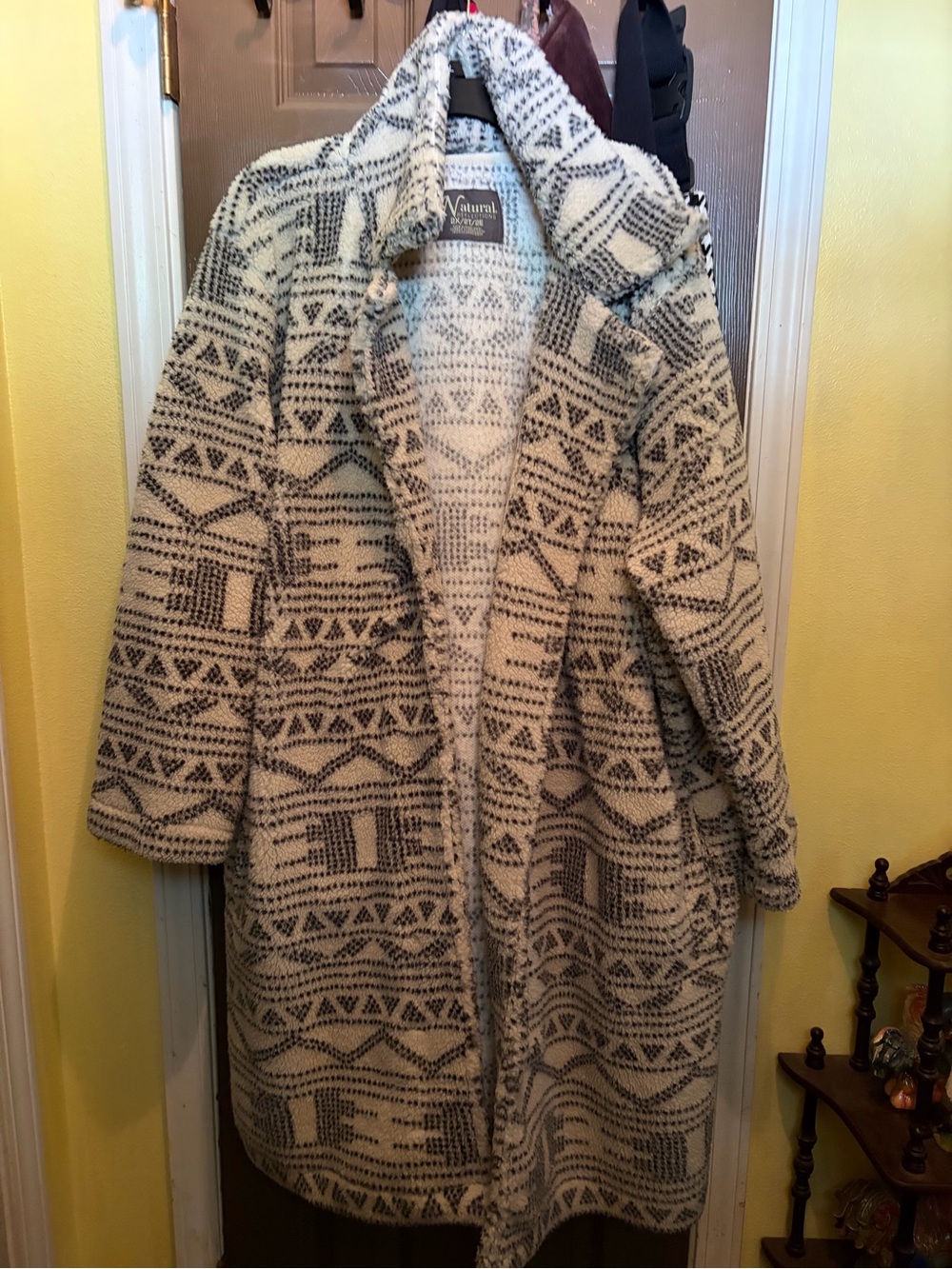 NATURAL LIFE Cream and Gray Geometric Plush Coat